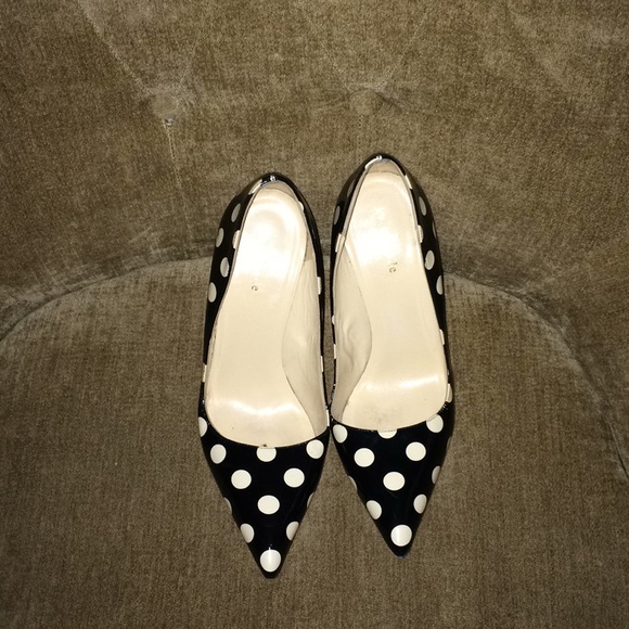 kate spade Shoes - Polka dot Kate Spade ♠️ pumps
